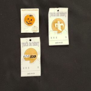HALLOWEEN ASSORTED PINS AND PIERCED EARRINGS.